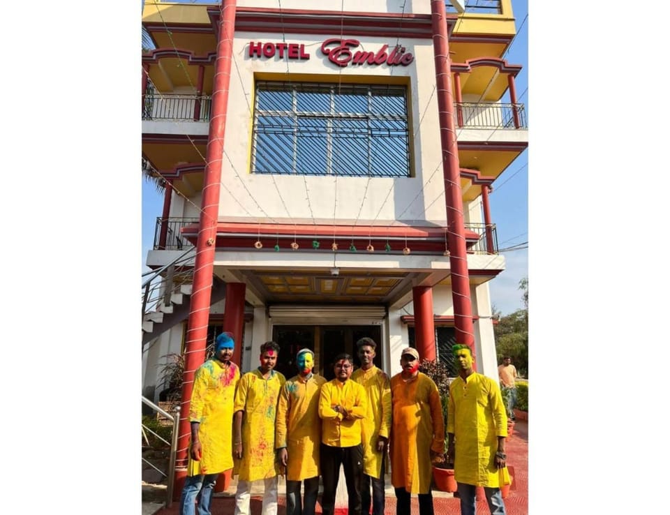 EMBLIC HOTEL & RESTAURANT, Bolpur Vacation rental in West Bengal