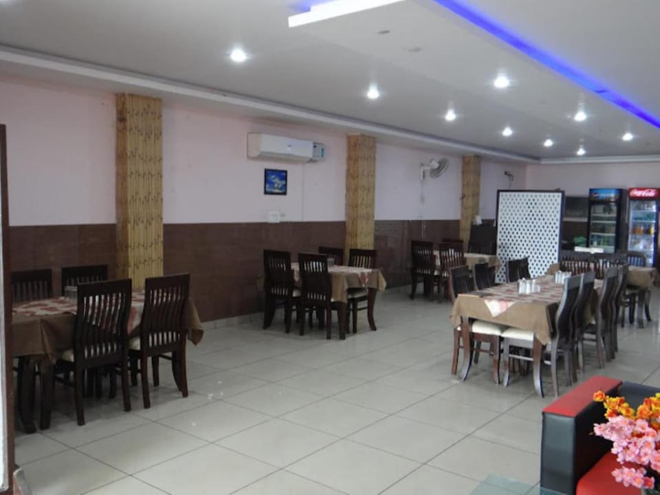 Hotel Paras Una(Una,HP) Hotel in Himachal Pradesh