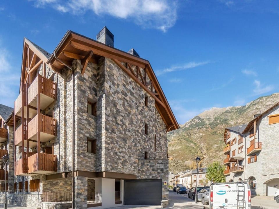 Stone Home in Benasque near Scenic Lake Apartment in Benasque