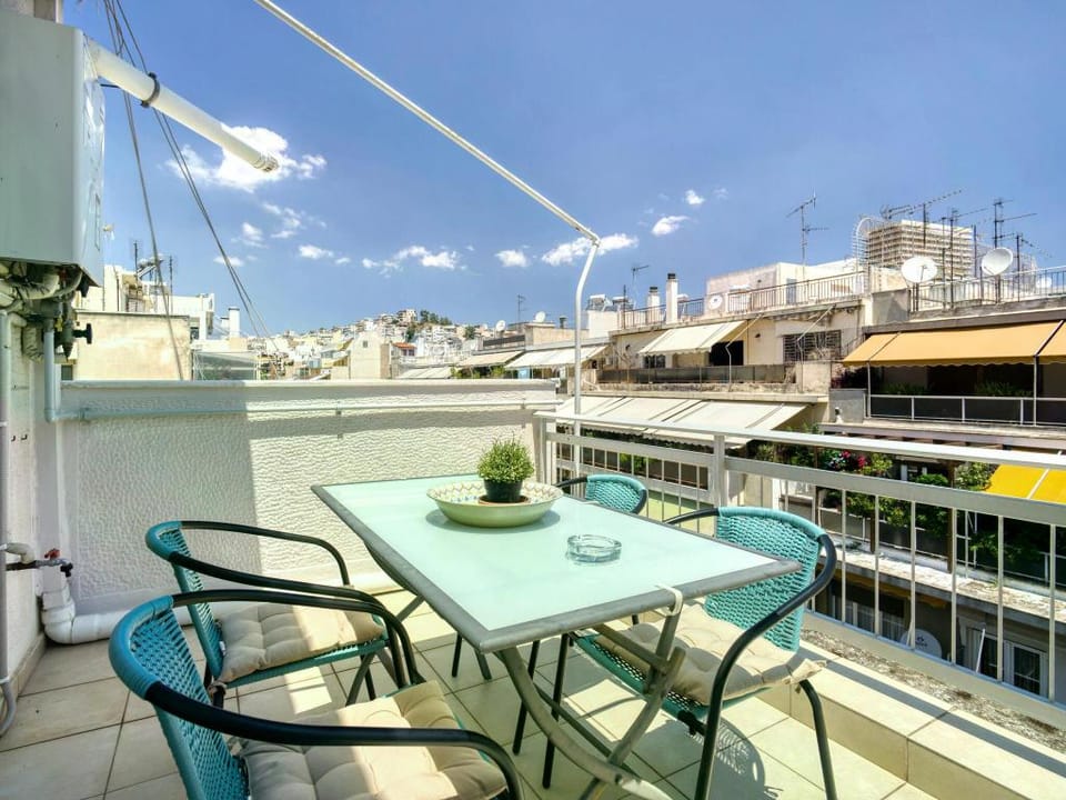Snug apartment in Athena with veranda Apartment in Athens