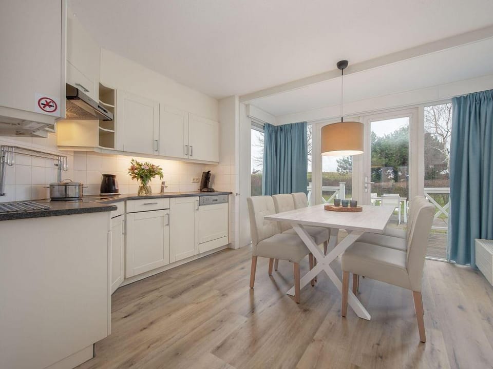 Restyled villa near 6 km from the beach Hotel in Hellevoetsluis