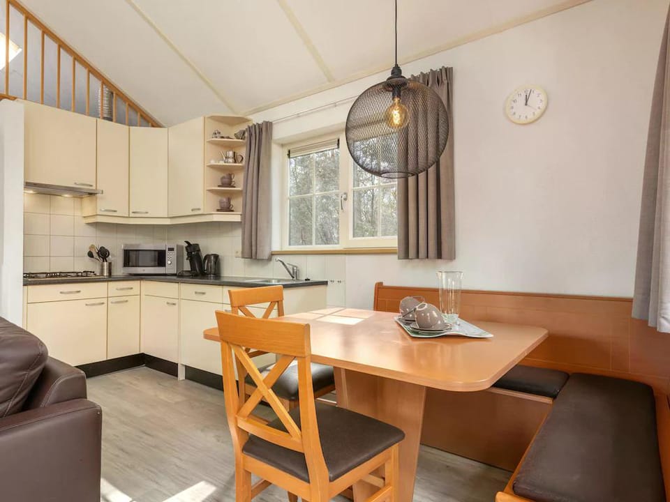 Bungalow in Veluwe with Infrared Sauna Vacation rental in Putten
