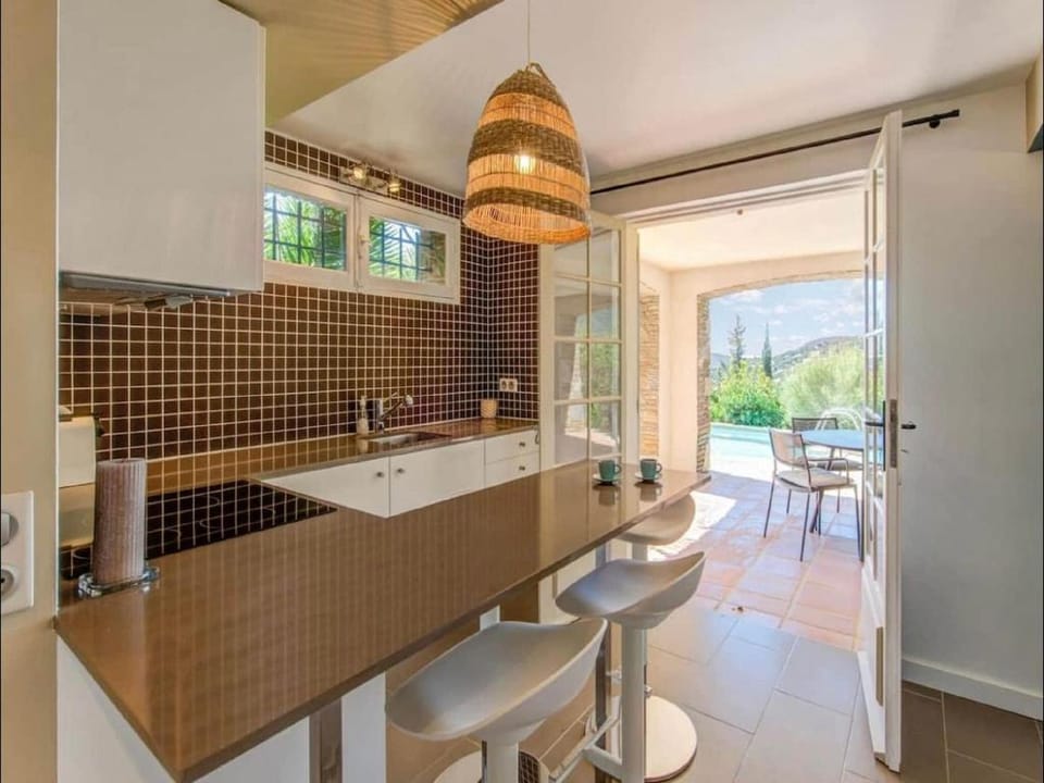 Villa in Cavalaire with Sea View  Pool Villa in Cavalaire-sur-Mer