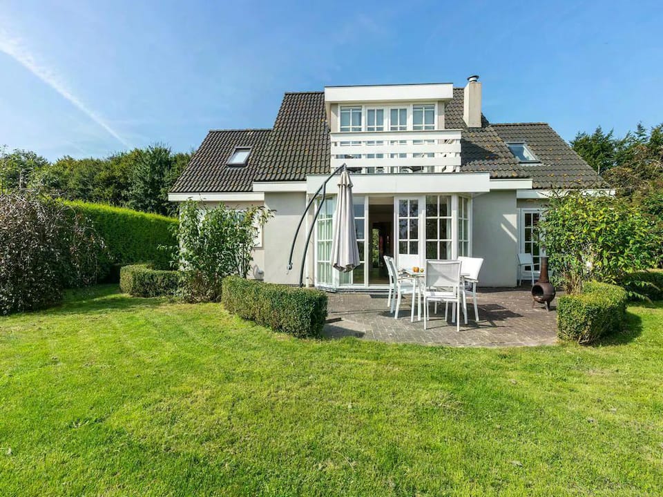 Exclusive villa in Zeewolde with a terrace Villa in Zeewolde