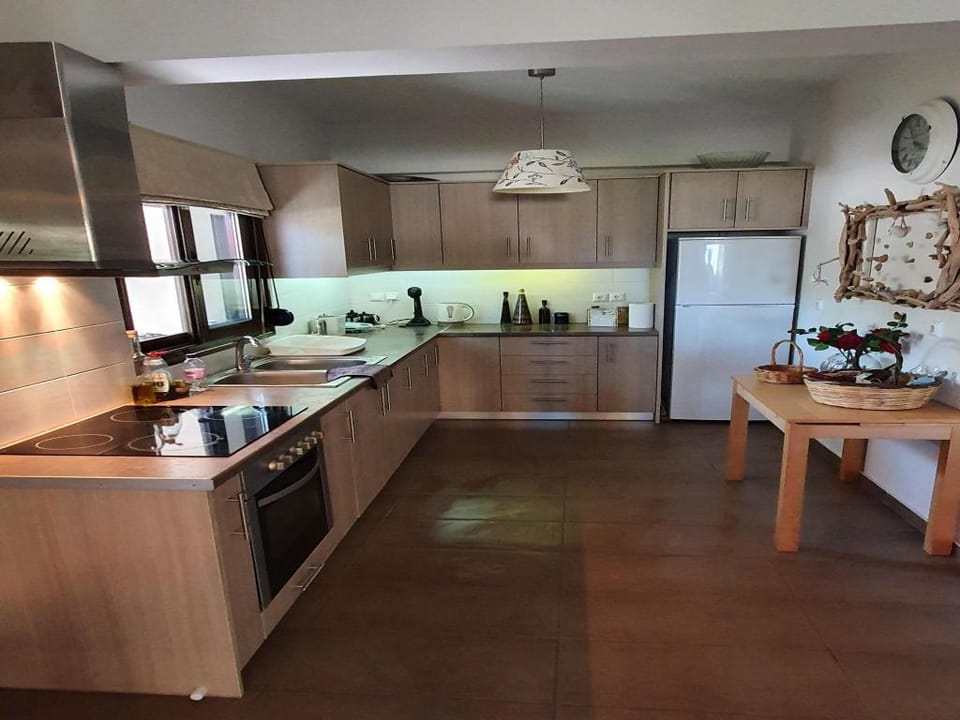 Apartment in Loutra Elenis with Garden Villa in Islands