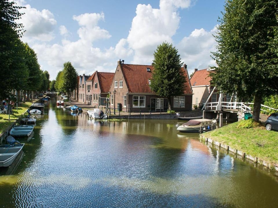 Welcoming chalet in the heart of Monnickendam with terrace Vacation rental in North Holland (province)