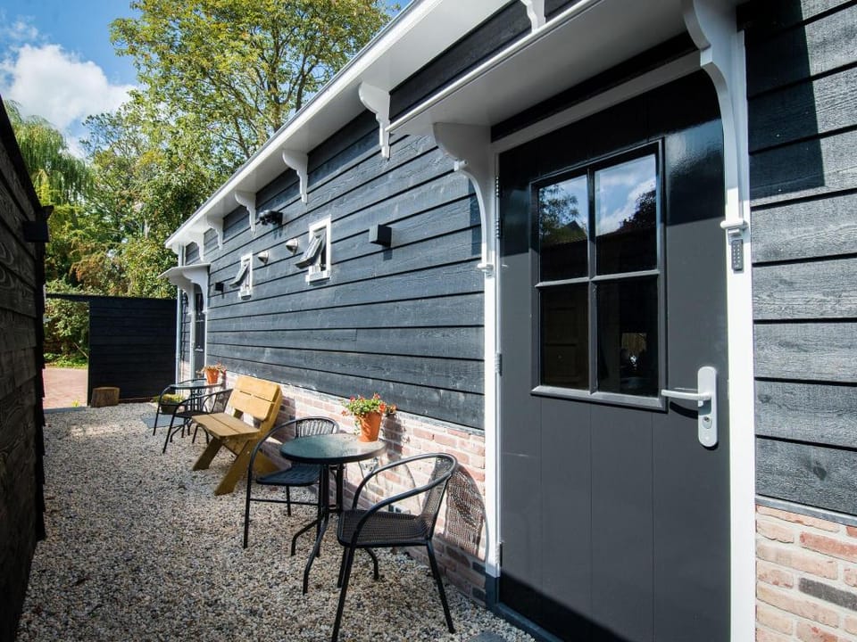 Welcoming chalet in the heart of Monnickendam with terrace Vacation rental in North Holland (province)