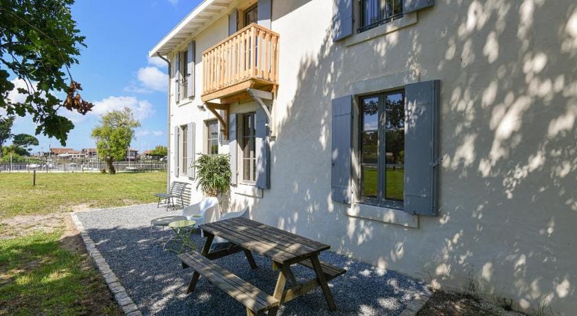 Villa in Lanton near the beach with harbour view Villa in Lege-Cap-Ferret