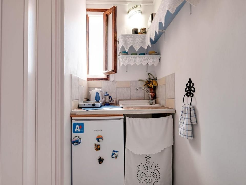 Astra Holiday Home in Aegina Island with gorgeous sunset views Vacation rental in Argolis, Greece