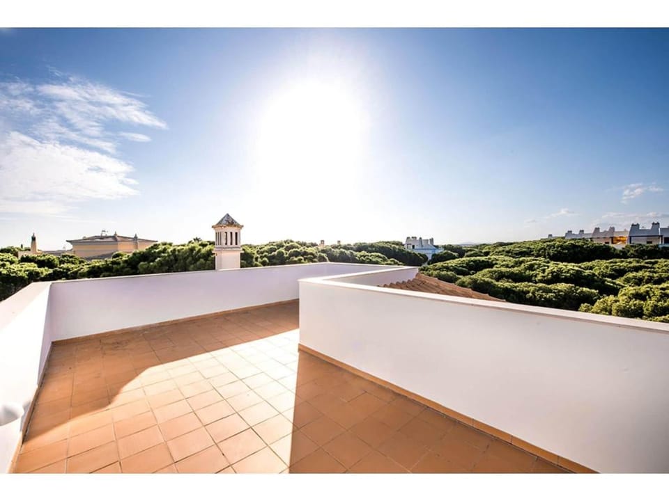 Large villa with swimming pool within walking distance to the beach Villa in Faro District