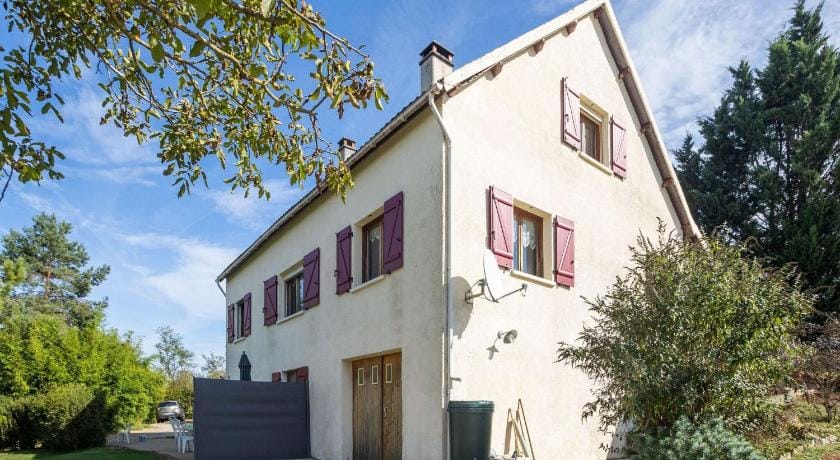 Serene Stay in Thedirac Hills Apartment in Occitanie
