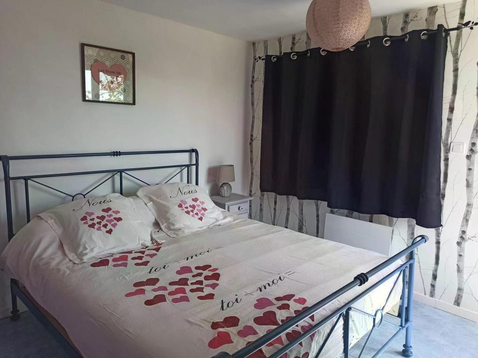 Serene Stay in Thedirac Hills Apartment in Occitanie