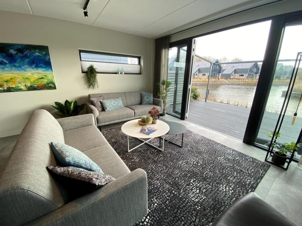 Water Villa in Balk with Private Jetty Vacation rental in Friesland, Netherlands