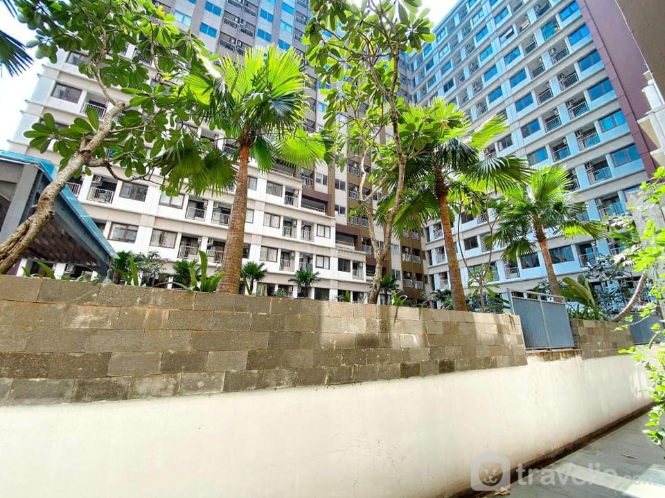 Best Choice Studio LRT City Jatibening By Travelio Apartment in Jakarta