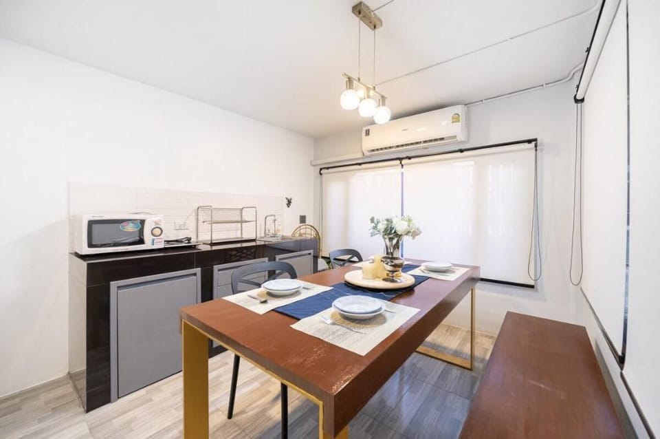 Spacious 4BR Family | Chatuchak Market | 12 sleeps Villa in Bangkok