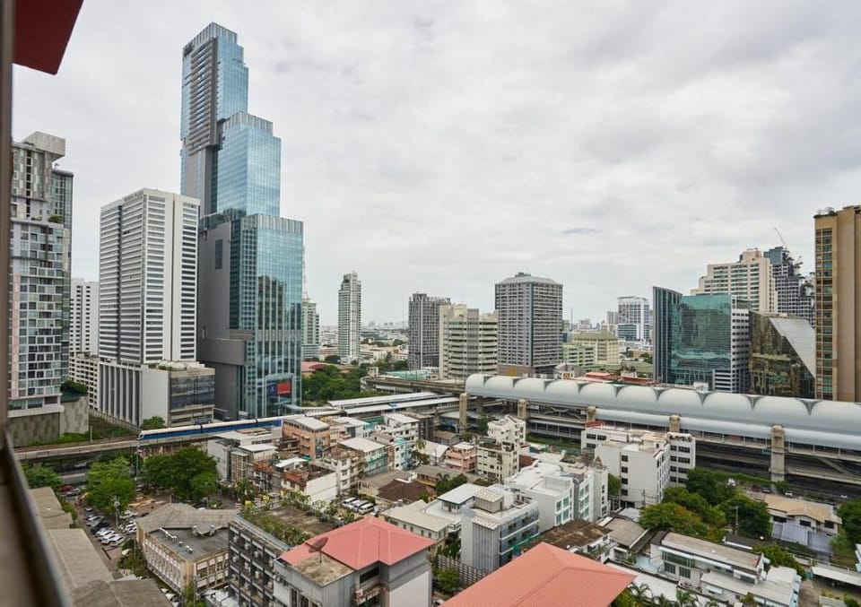 Downtown BKK 2BR CONDO @Phayathai BTS Siam Paragon Apartment in Bangkok