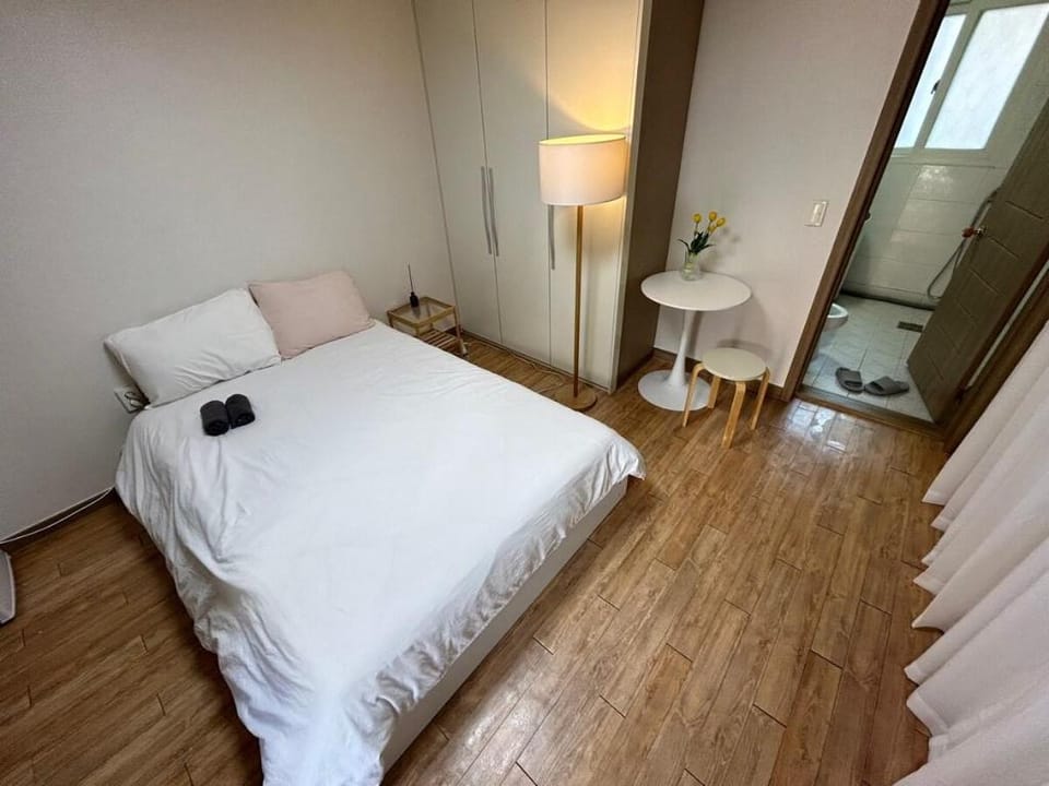 Kay S23 hongdea one room studio Vacation rental in Seoul