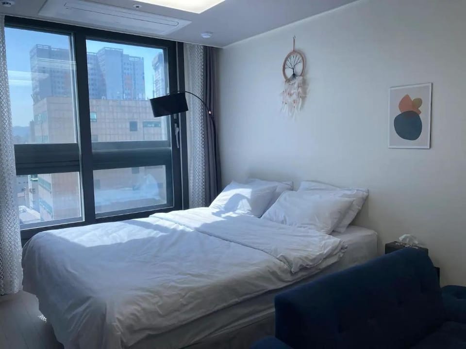 Daegu starbnb ★Moon Stay-C2★ NETFLIX/Dongseongno/Jungangno Station Apartment in Daegu