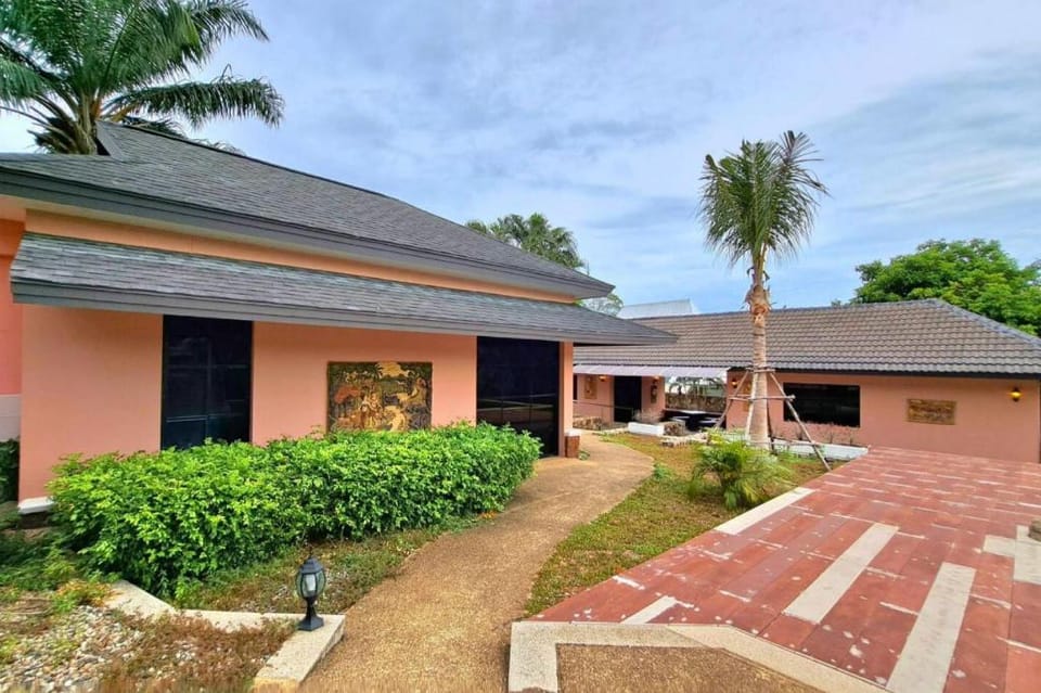 Luxury Pool Villa Villa in Pattaya City