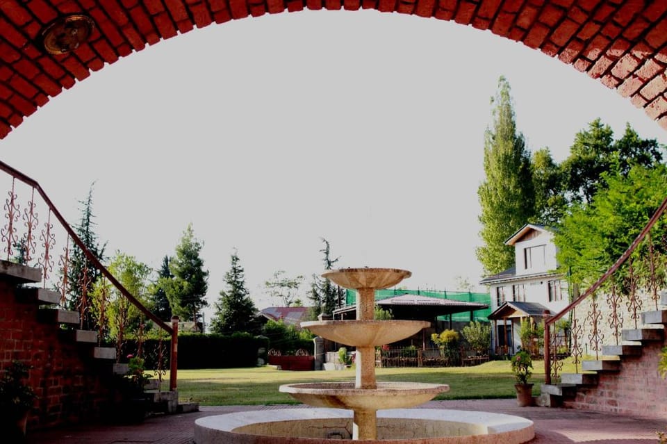 KHAAS MUQAAM DAL LAKE NISHAT SRINAGAR Villa in India