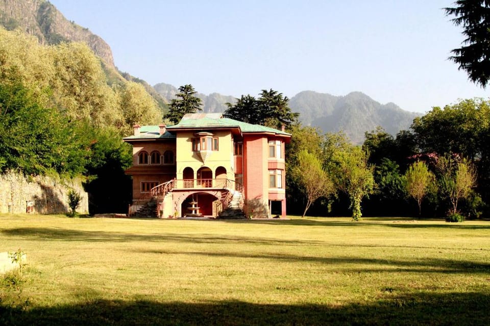KHAAS MUQAAM DAL LAKE NISHAT SRINAGAR Villa in India