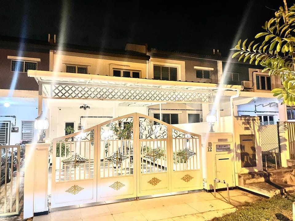 Homestay Impian by Reymy at Sungai Buloh  Vacation rental in Selangor, Malaysia