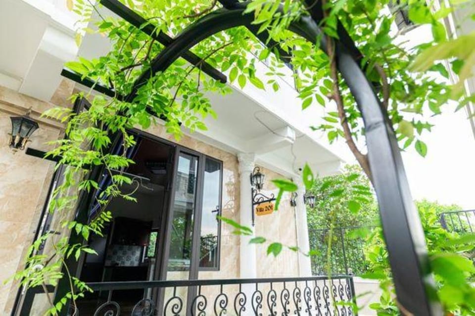 Irish Hill Villa Apartment in Laos
