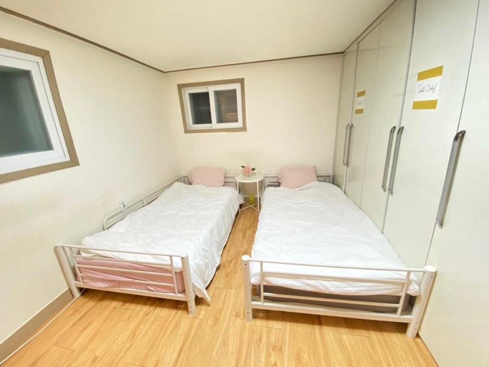 Kay R10 Hongdea/shared bathroom Apartment in Seoul