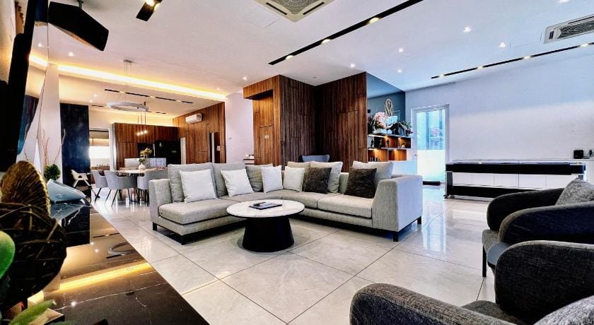SKVilla马六甲旅游景点私密独立别墅 泳池 星空夜景 BBQ JBL KTV upto35pax Villa in Malacca