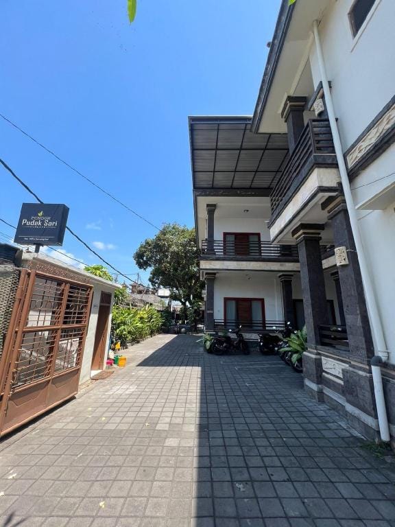 Pudak Sari Homestay Bed and Breakfast in Kuta
