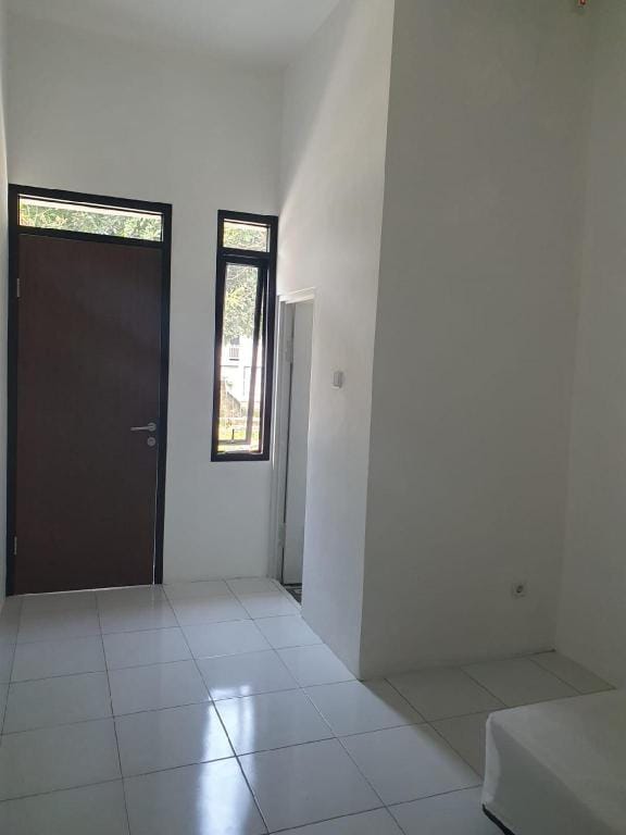 OYO Life 92780 Kost Bara Hotel in West Java