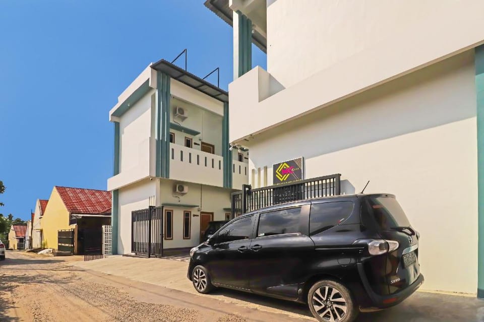 OYO Life 92691 Mc Kost Syariah Hotel in Indonesia