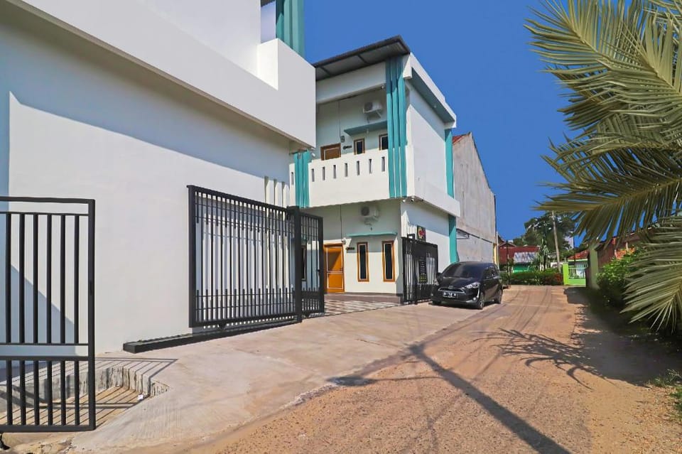 OYO Life 92691 Mc Kost Syariah Hotel in Indonesia