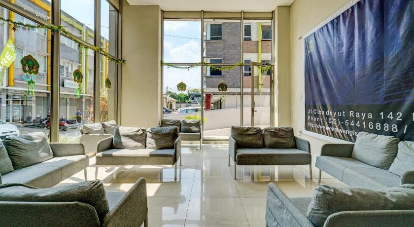 OYO Life 92548 M-square Apartment By Lins Pro Hotel in Bandung