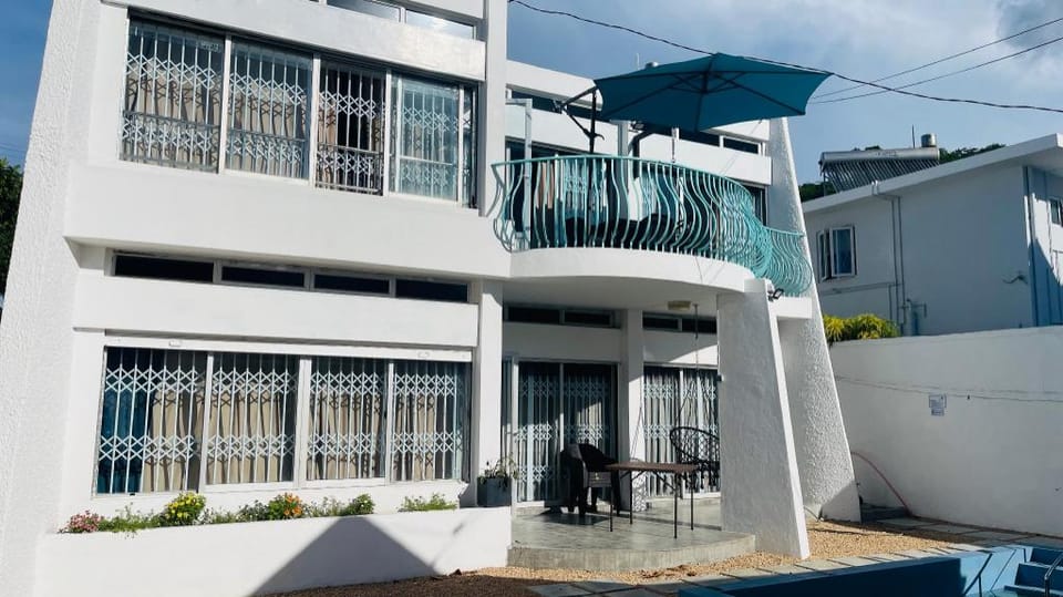 Villa Piedanlo, Pool & Beach front (First floor) Apartment in Mauritius