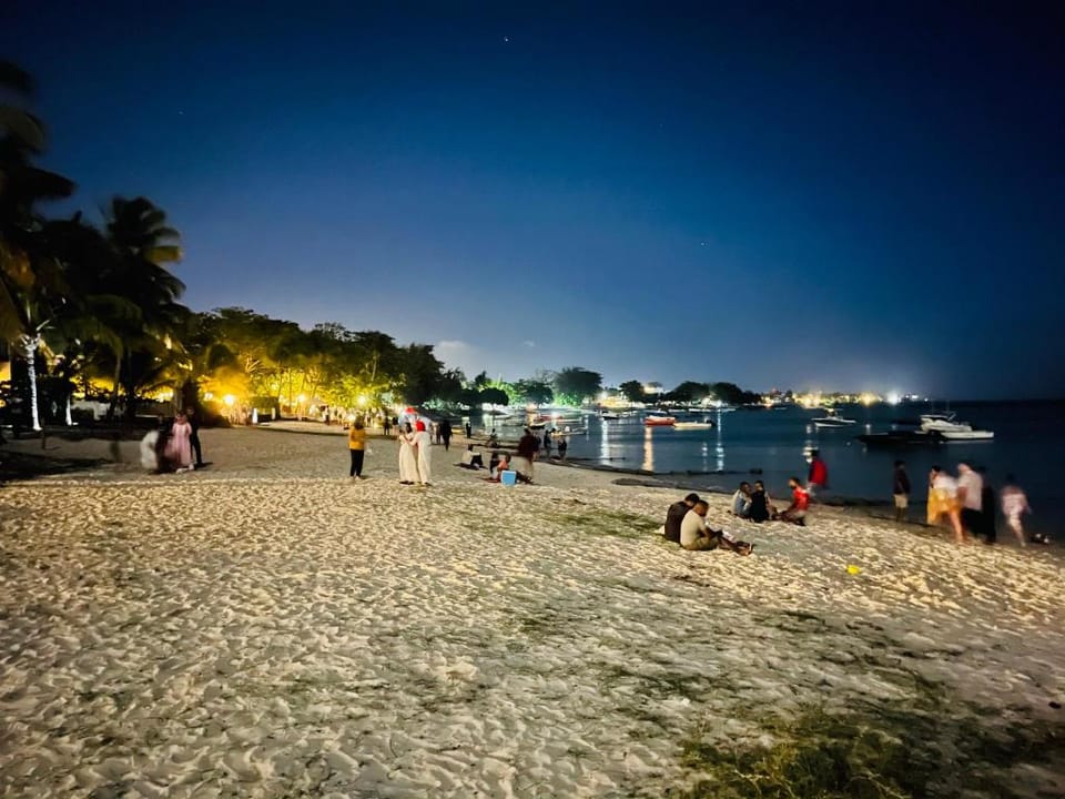 Villa Piedanlo, Pool & Beach front (First floor) Apartment in Mauritius