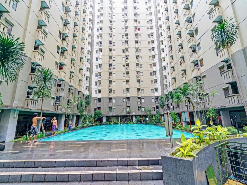 OYO Life 92718 Apartement Gateway Cicadas Hotel in Bandung
