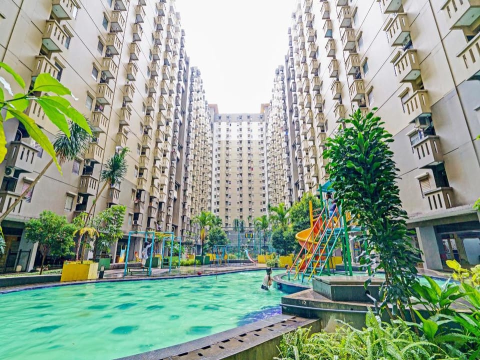 OYO Life 92718 Apartement Gateway Cicadas Hotel in Bandung