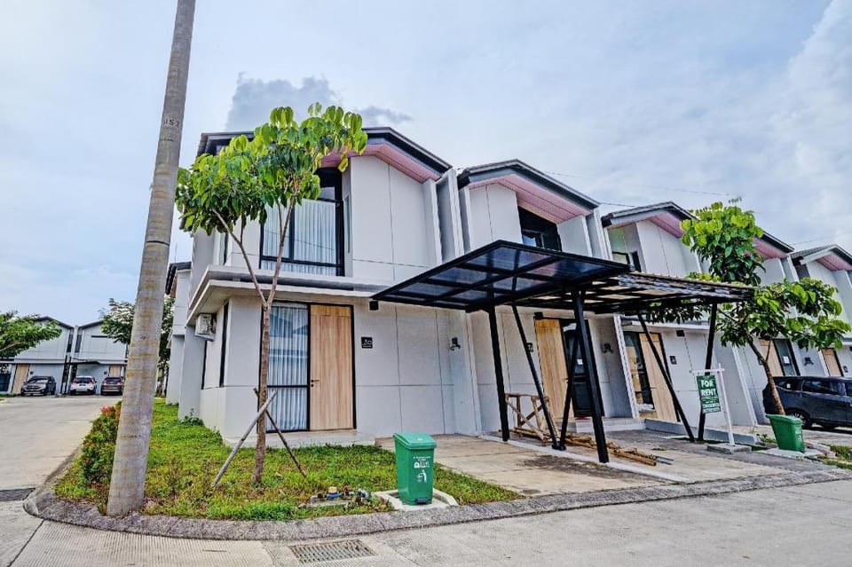 OYO Life 92719 Rolling Hills Residence Karawang Hotel in West Java