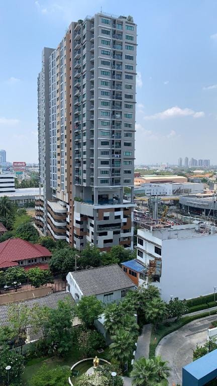 Tranquil Urban Retreat @Cheangwattana Apartment in Bangkok