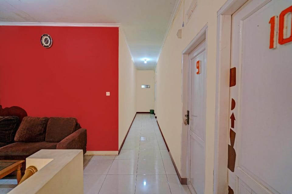 OYO Life 92546 Kost Merah Bojongsoang Syariah Hotel in West Java