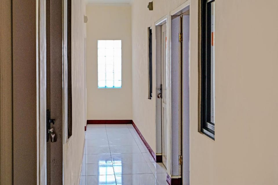 OYO Life 92546 Kost Merah Bojongsoang Syariah Hotel in West Java