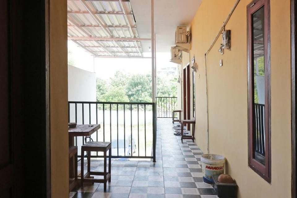 OYO Life 92925 Kost Bu Mala 2 Syariah Hotel in East Java