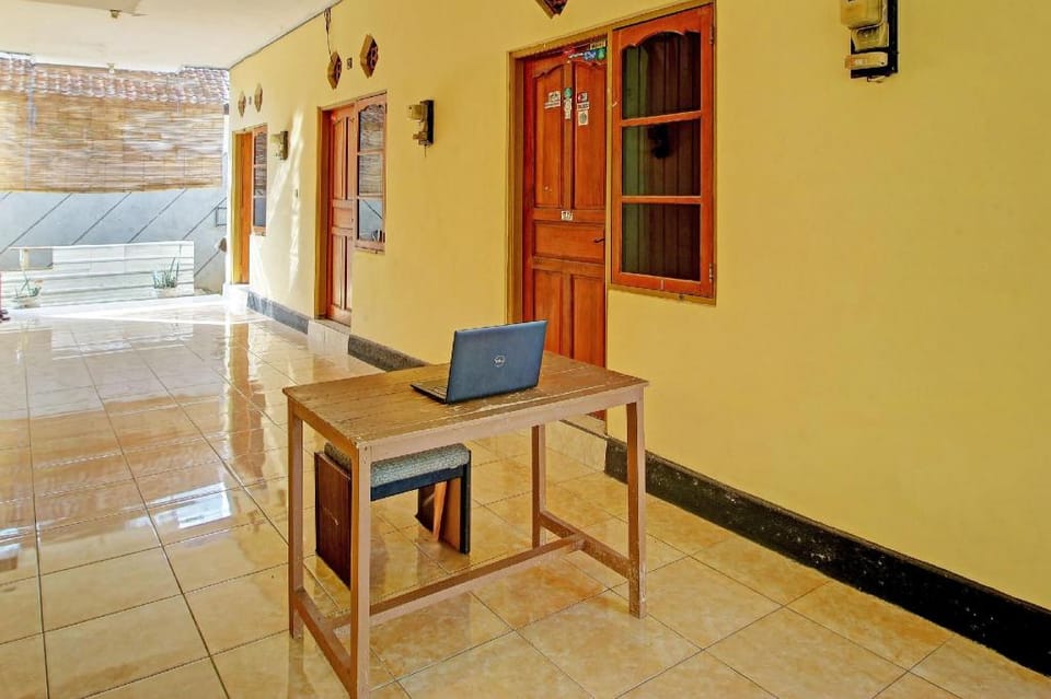 OYO Life 92954 Shanti Kost Hotel in Buleleng