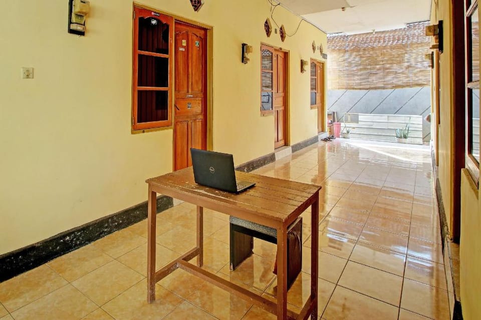 OYO Life 92954 Shanti Kost Hotel in Buleleng