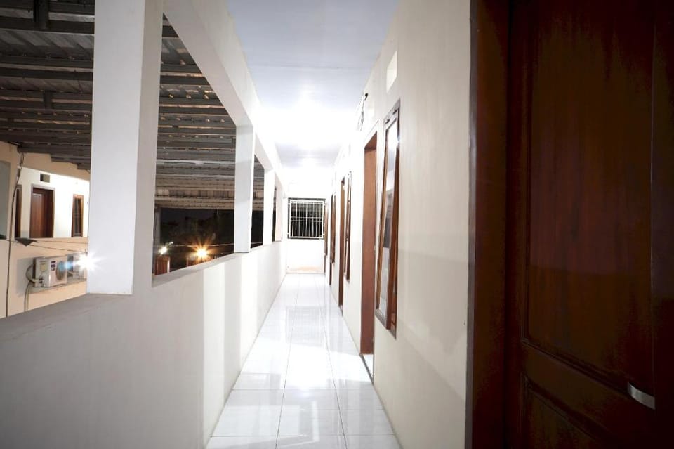 OYO Life 93038 Kost Putra Malilah Hotel in East Java