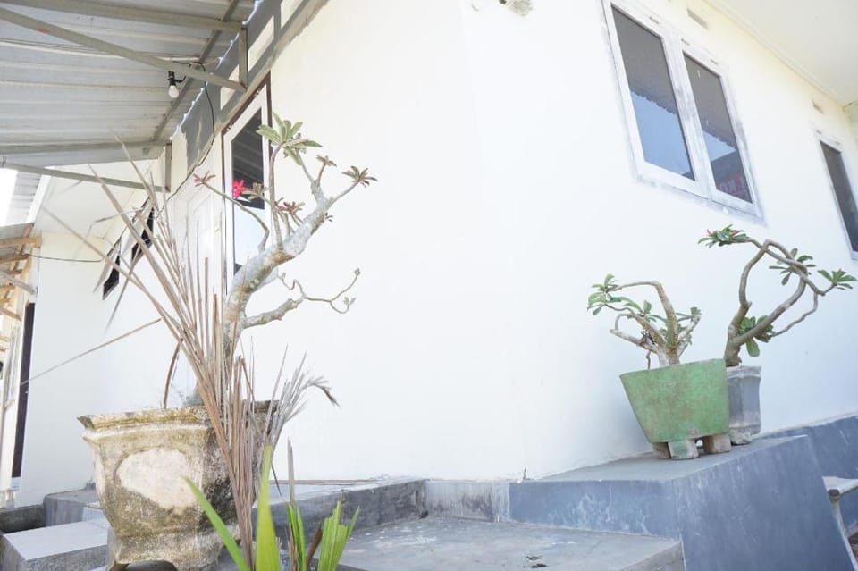 OYO Life 92991 Kost Amantu 2 Hotel in East Java