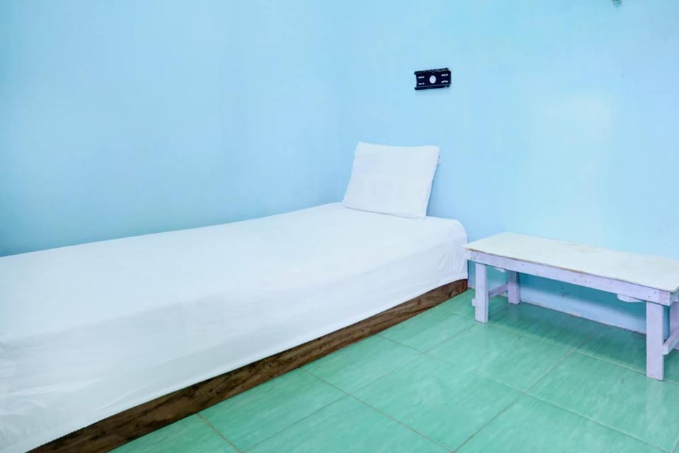 OYO Life 93017 Kost H Soeroso Hotel in East Java