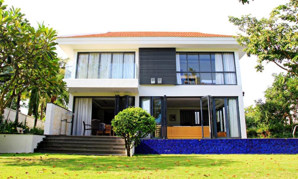 OCEAN VILLA RESORT DANANG BY BEACH Villa in Hoa Hai