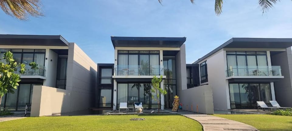 Vila  front sea  at  Hya.....tt Regencyy Villa in Hoa Hai